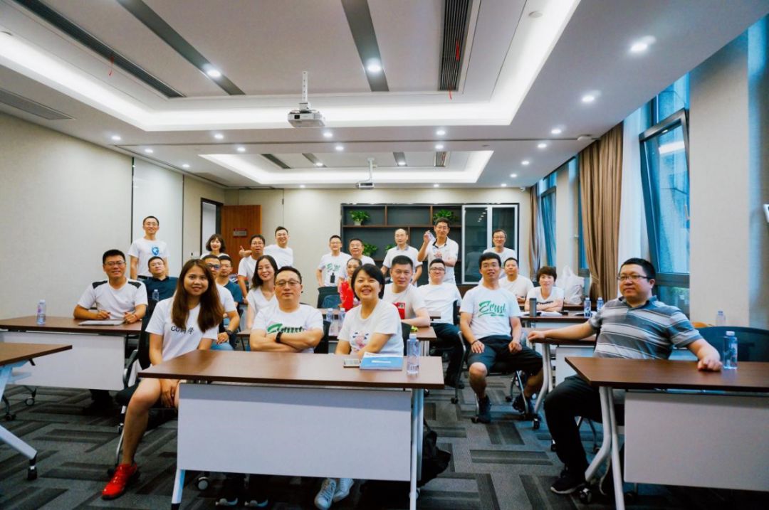 华东理工大学商学院EMBA师生到访(图1)