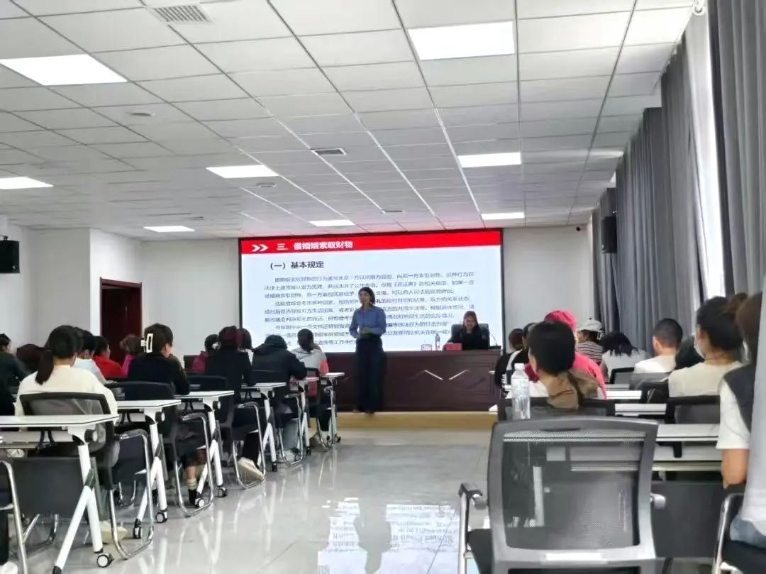 援疆笔记丨第10期：以案释法，法润社区——“民法典宣传月”普法讲座(图3)
